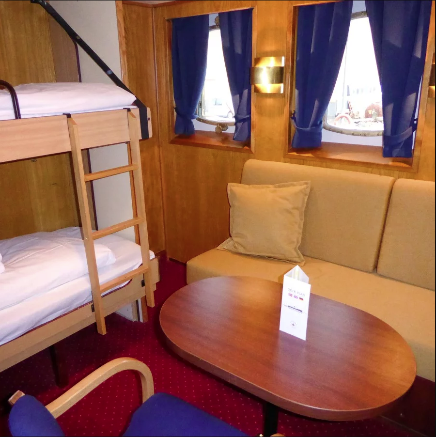 Hurtigruten MS Nordstjernen Upper deck polar outside 3 travellers a.png